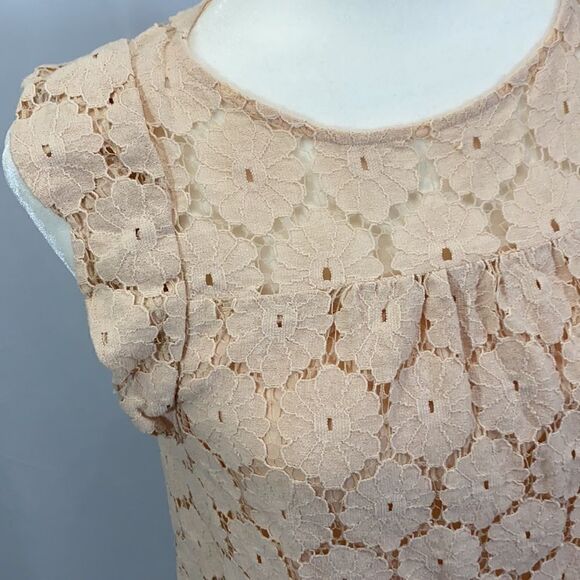 𝅺monteau Lace Trim Flutter Sleeveless Top - Picture 2 of 5